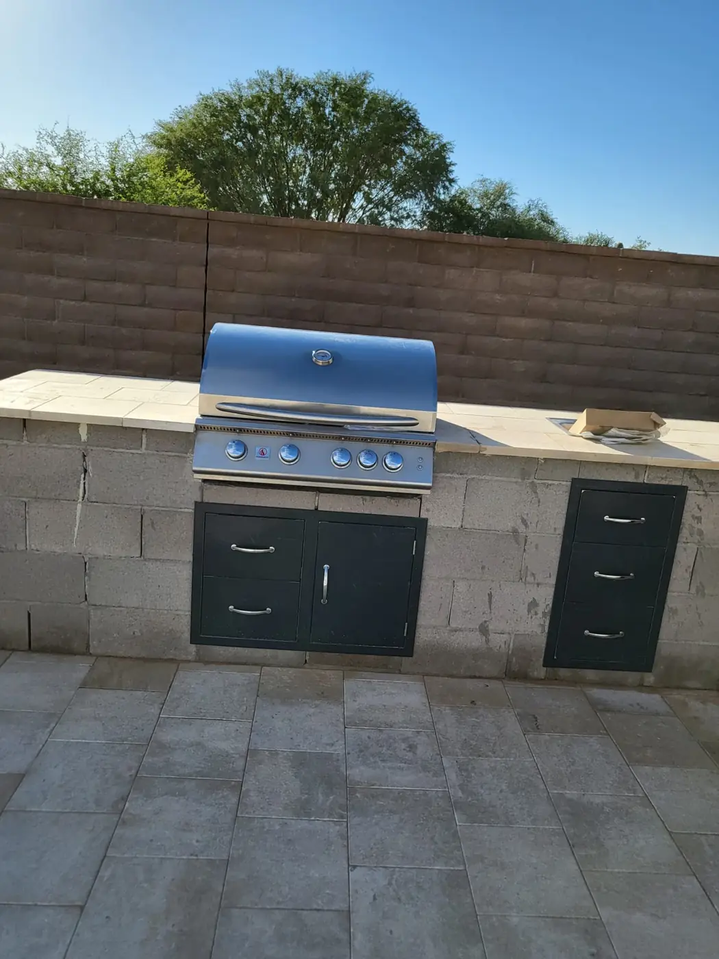 Built-in grill and counter space