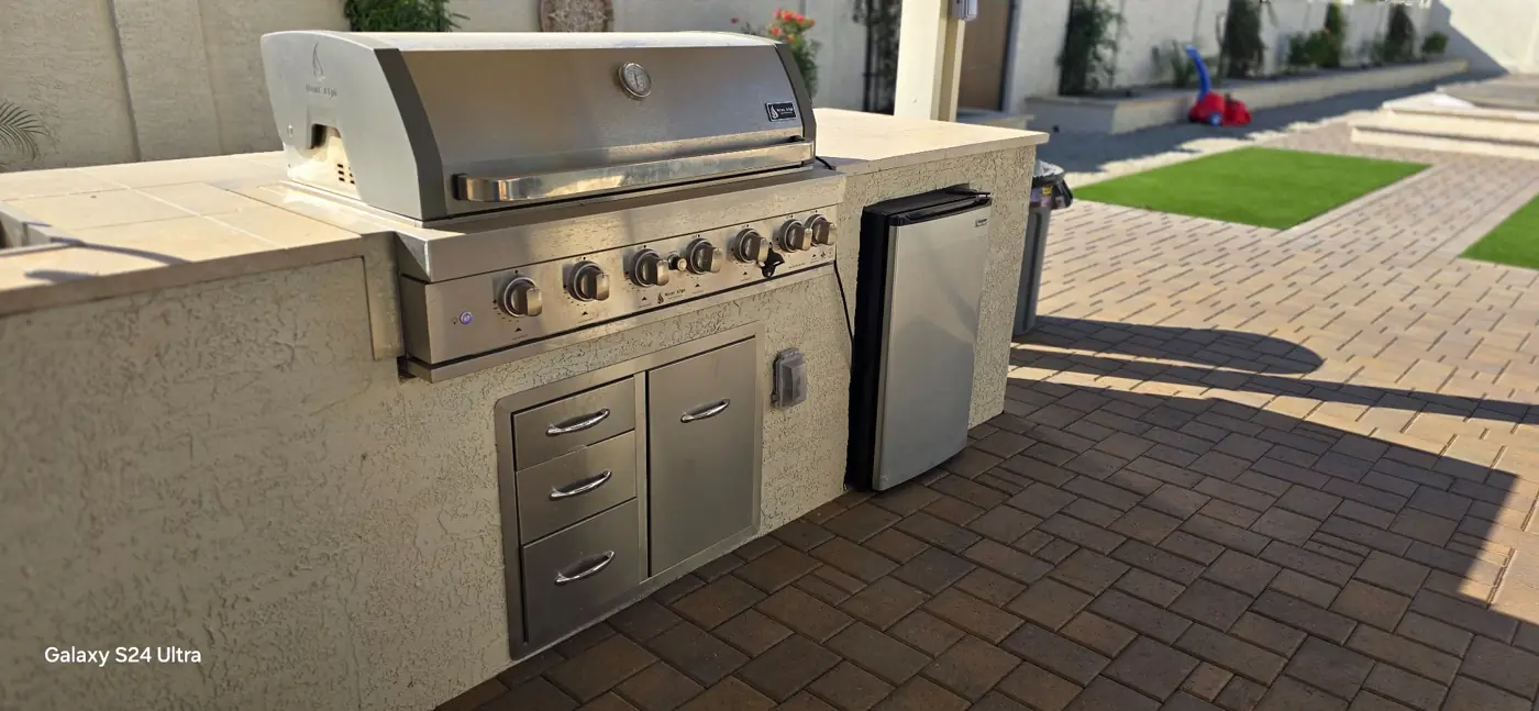 Built-in BBQ with stainless storage