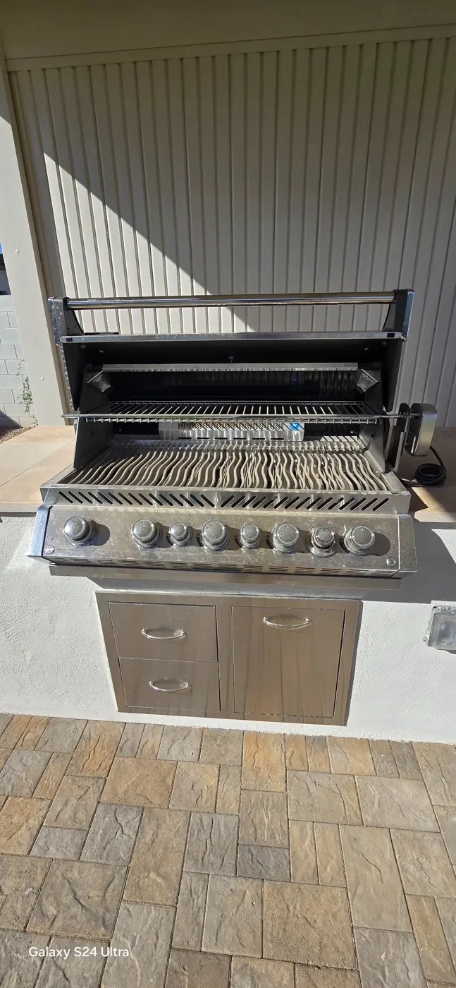 Compact built-in grill station